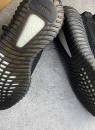 Кроссовки Adidas Yeezy Boost 350 V2 Black живое фото 4